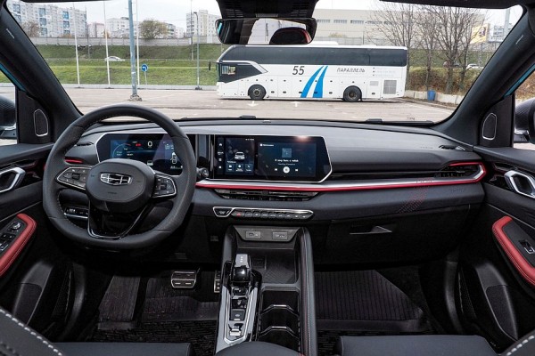 Новый мотор, Launch Control и старые недостатки: тест-драйв обновленного Geely Coolray Новый мотор, Launch Control и старые недостатки: тест-драйв обновленного Geely Coolray